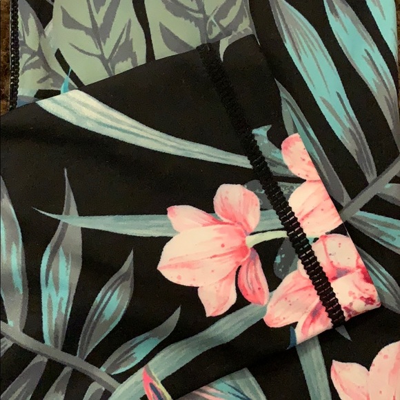 NWOT Paradise Women’s Best Wear Sculpture Leggings - Picture 4 of 5